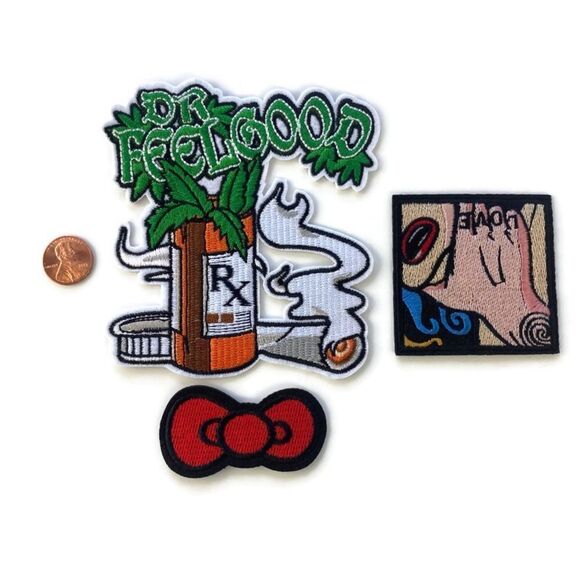 Hello Kitty Red Bow Embroidered Patch - Picture 3 of 4